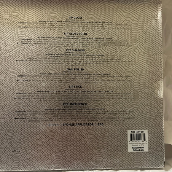 Alluring Beauty Makeup Bundle Set Comes With Bag Eyeshadows Polish Lip Color NIB - Picture 10 of 10